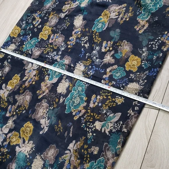 3/$35 Patterned floral infinity scarf from H&M - Picture 3 of 7